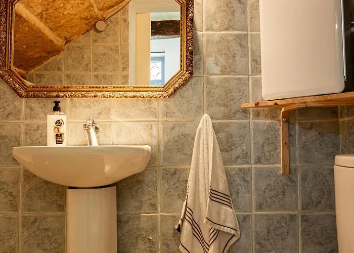 Br3 - Historic Gem In Holiday home